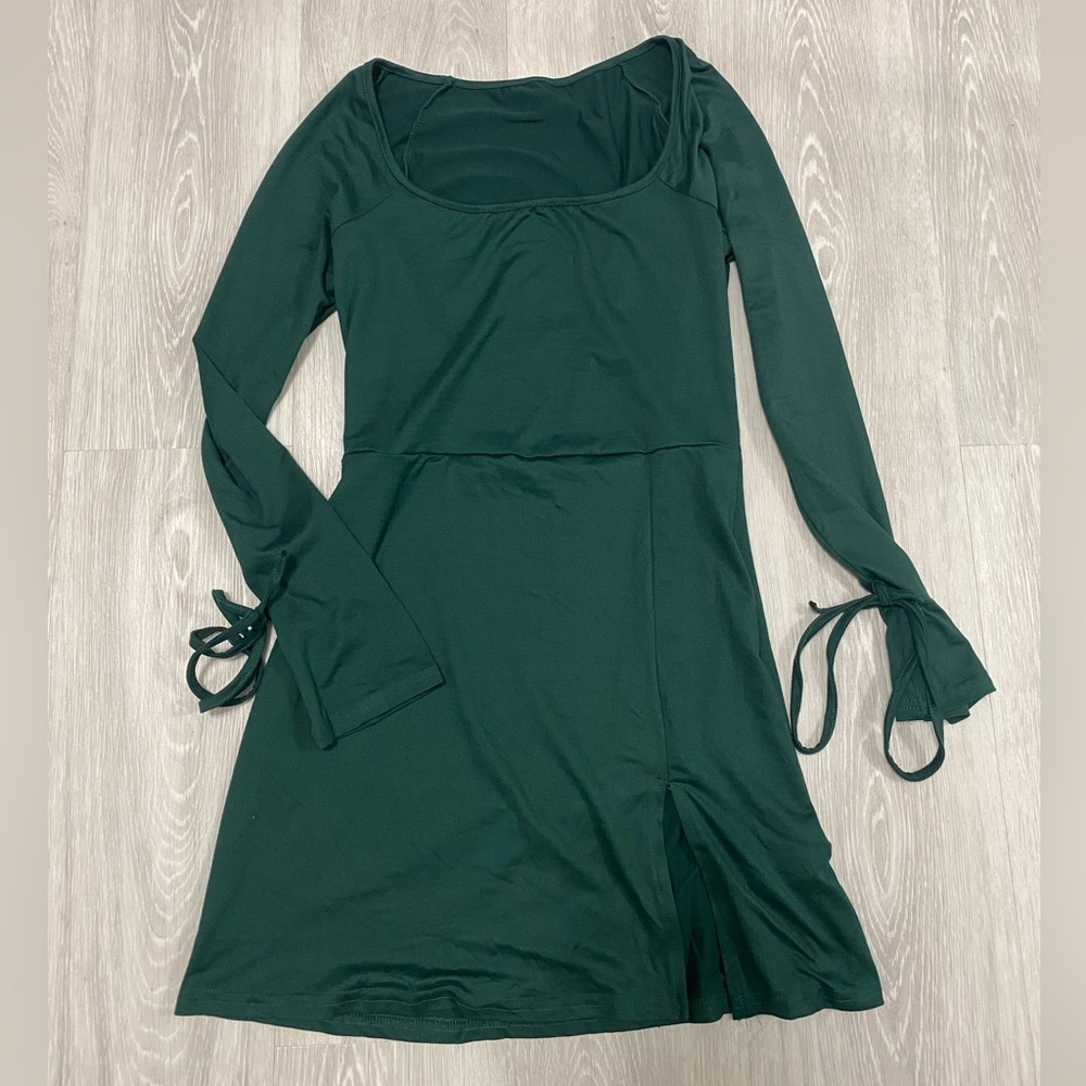 green dress